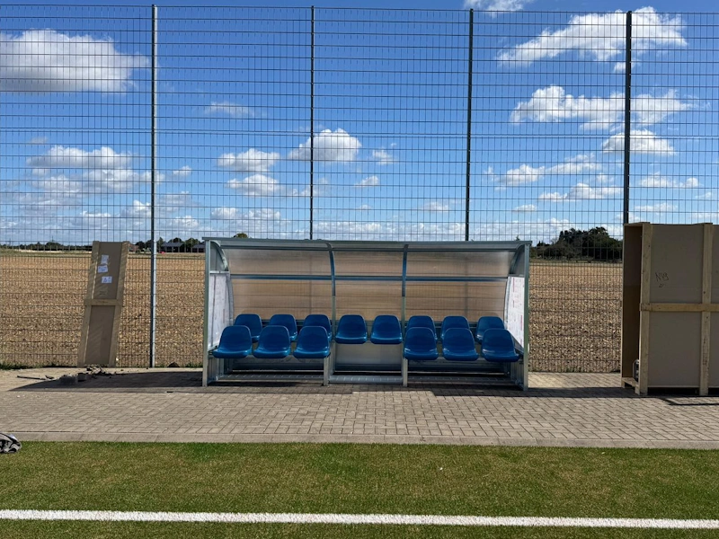 neue Trainerbank